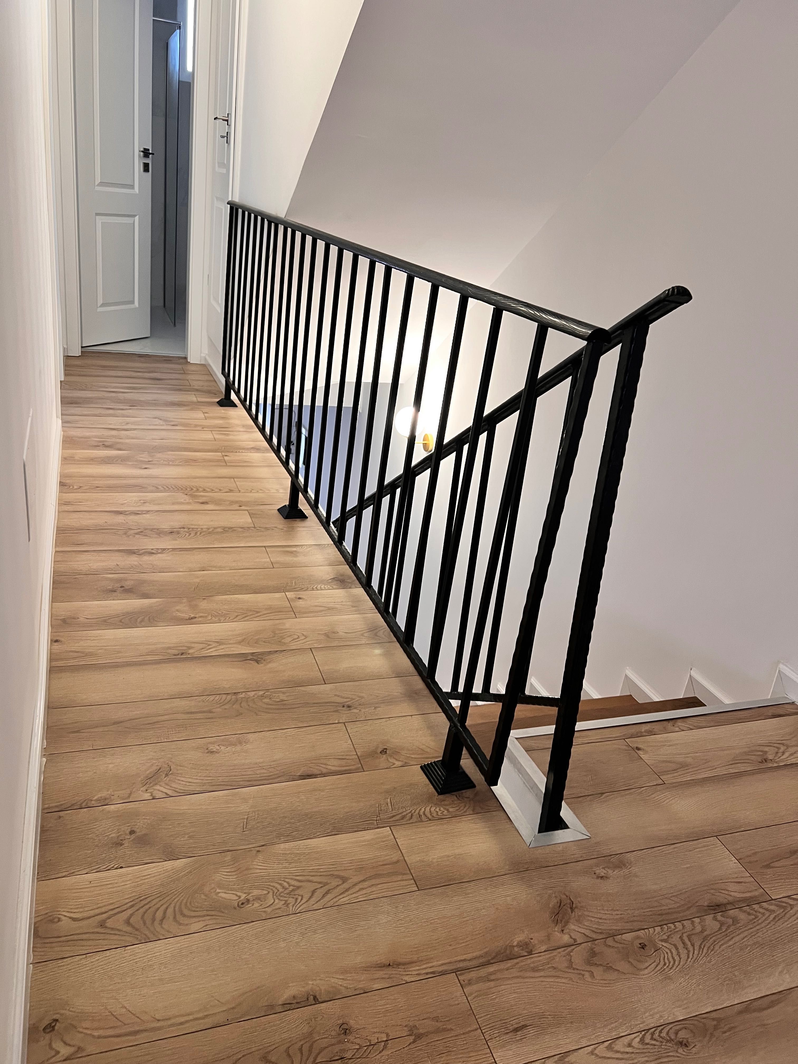 Balustradă fier negru, 8,2 m total, stare excelentă.