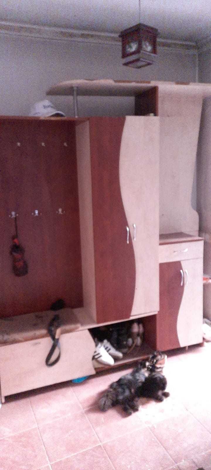Шкафы, кровать, трюмо, прихожка