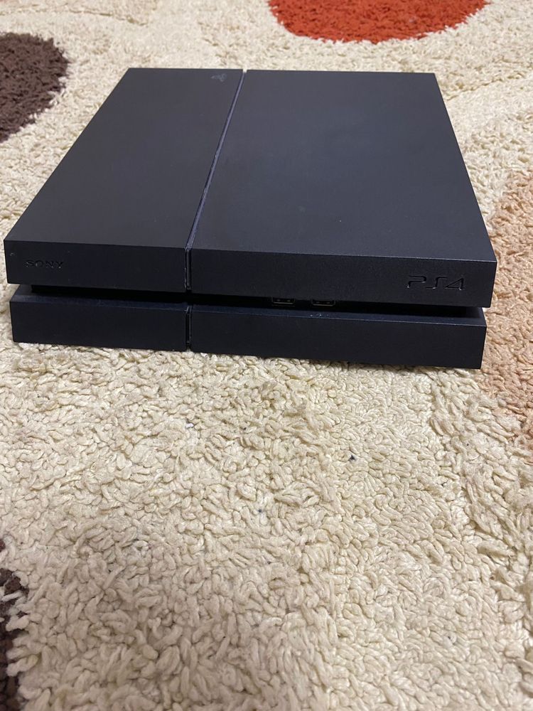 Playstation 4,  500gb, un controler+ cabluri