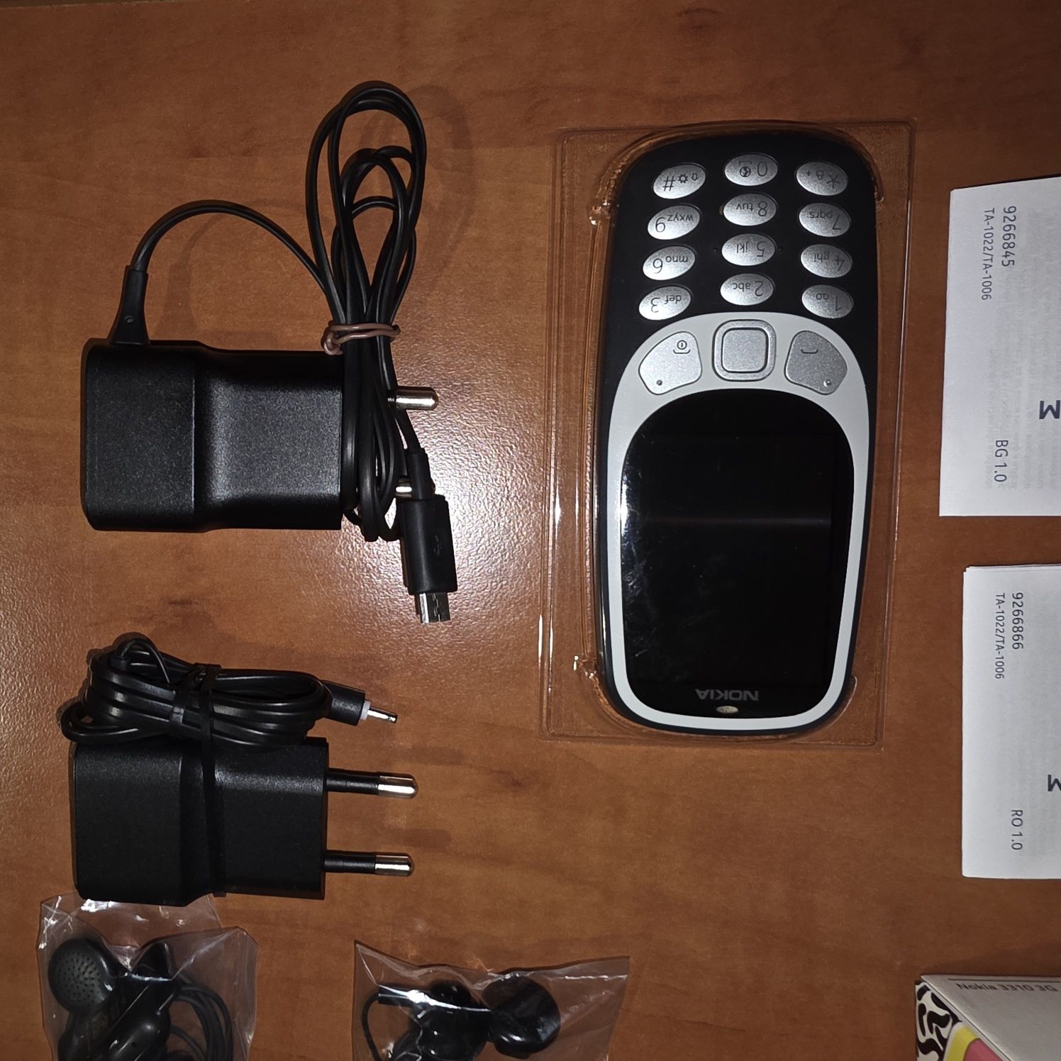 Nokia 3310 с 2 зарядни и 2 нови слушалки