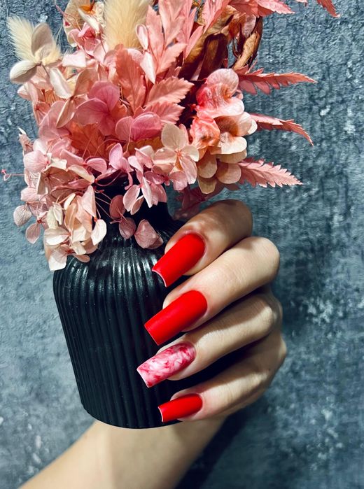 Мастер маникюра, нарашивание ногтей