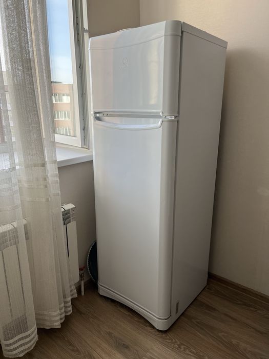 Холодилник Indesit