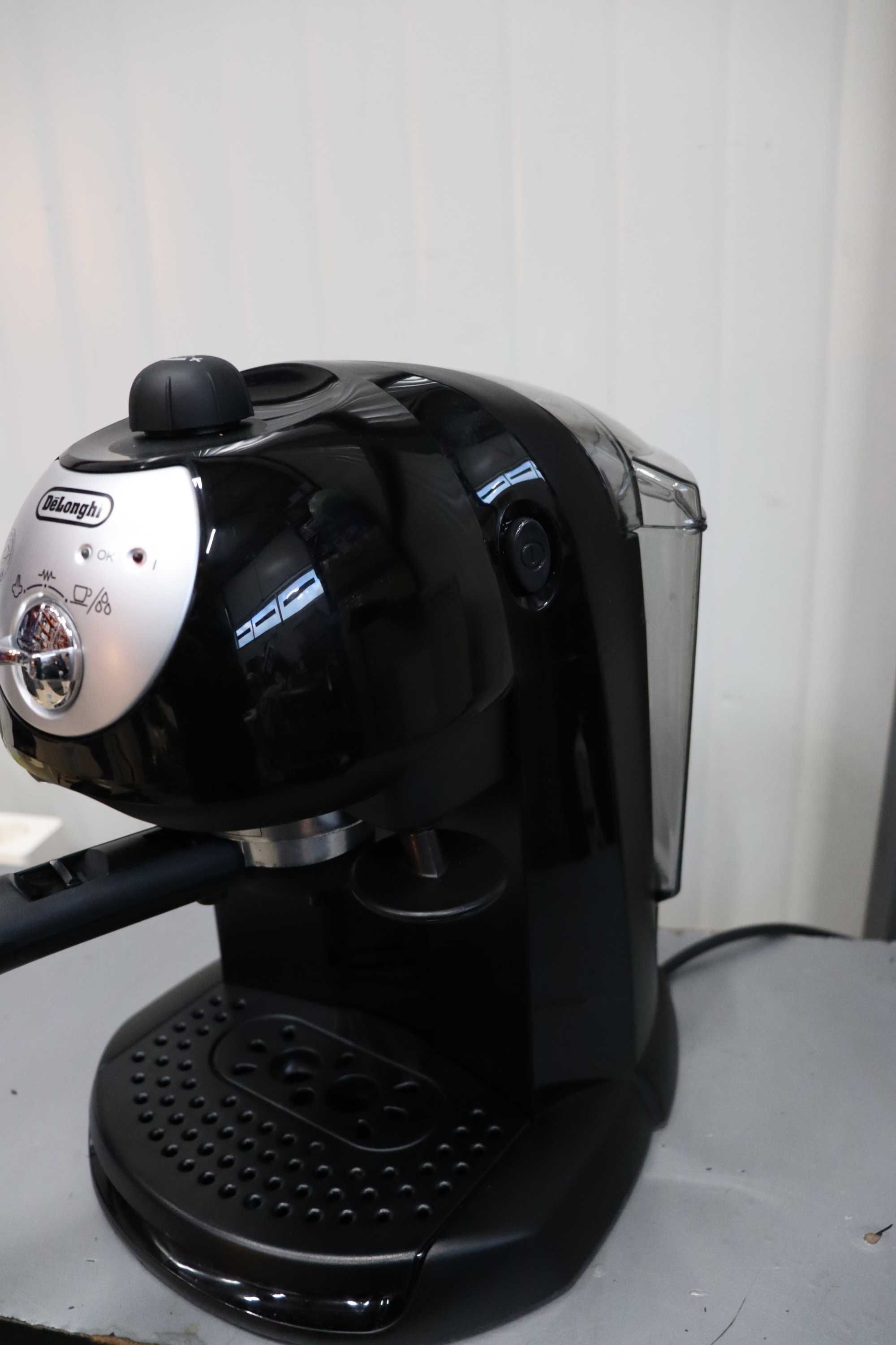 КАФЕМАШИНА DELONGHI EC201CD.B  1000.00 ml, 15.00 bar, ЧЕРЕН