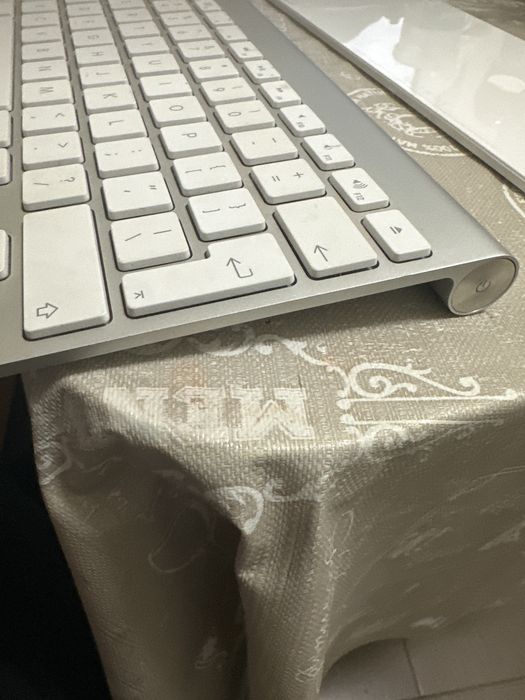 Tastatura Apple Magic modelul A1314 și A1843