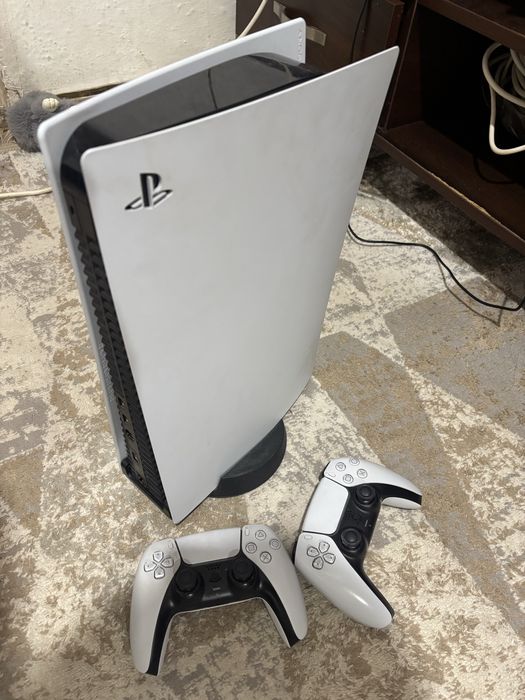 Продам PS 5 в отличном состаяний