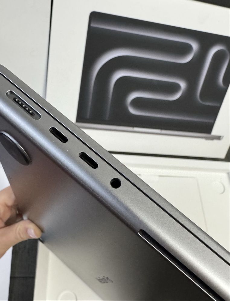 КАТО НОВ  14' 512GB MacBook Pro M3 8GB iStyle Гаранция 2026 г.