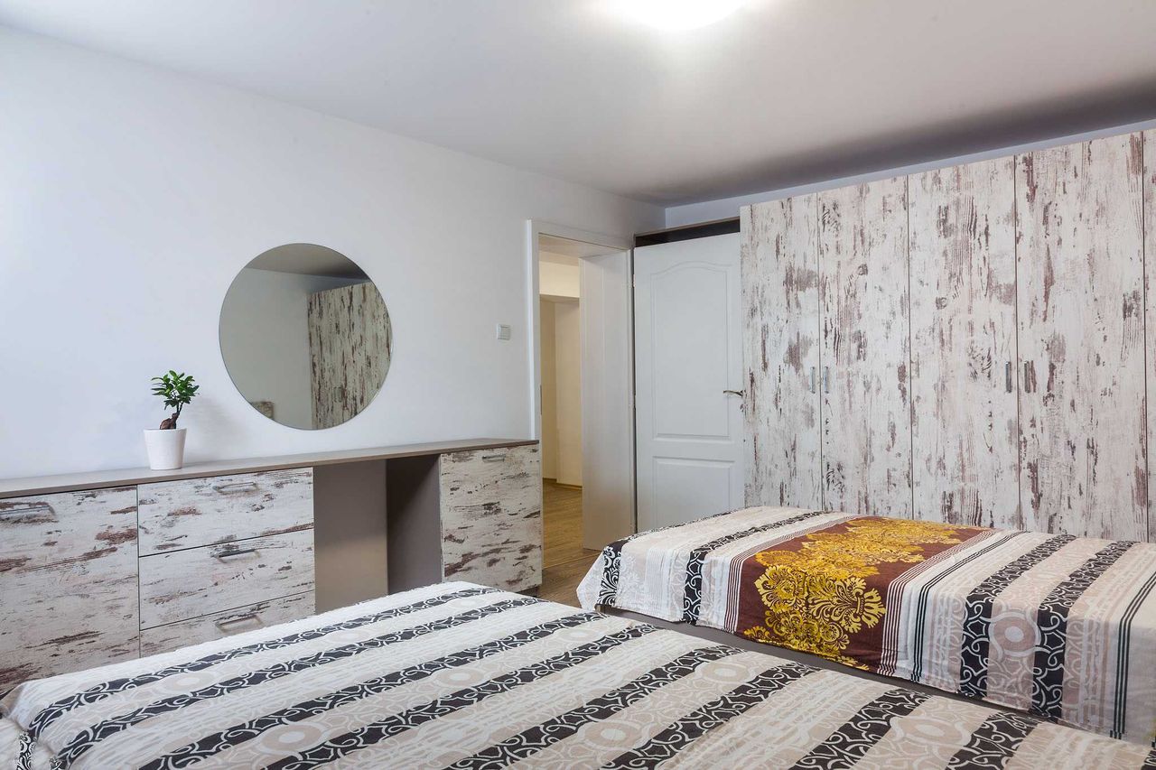 Дава се под наем Етаж от къща в Пловдив, Център - 180 кв.м за 918 € - Снимка #5