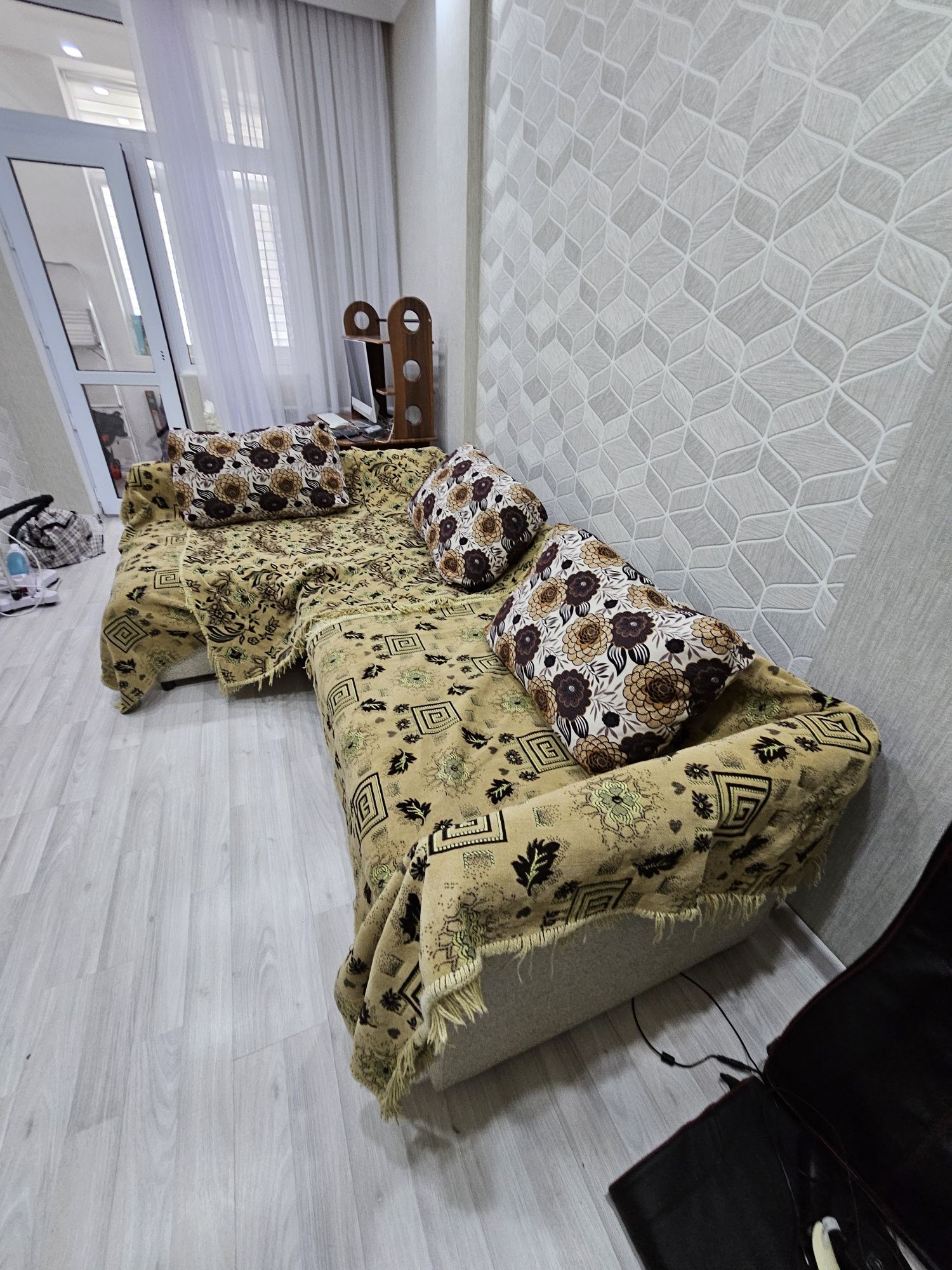 Продаю раздвижной диван в хорошем состоянии