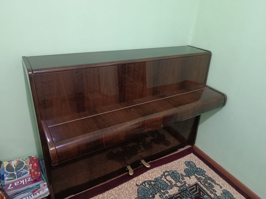 Pianino GEYER sotiladi