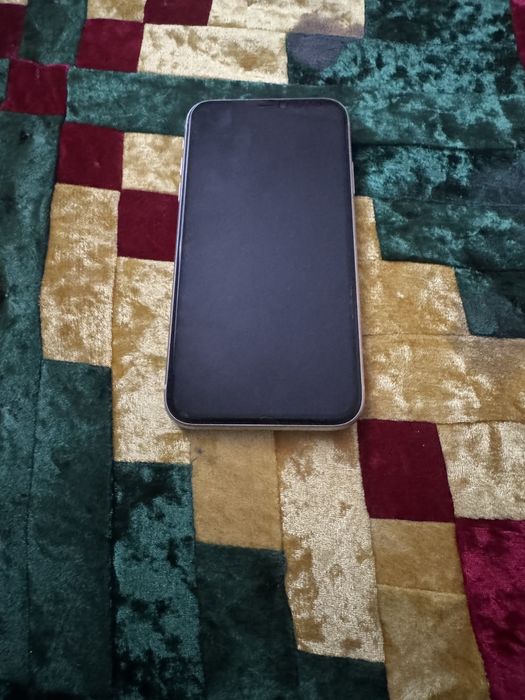 Айфон 11  64 гб.  Состояние норм. Аккумялтор 80%