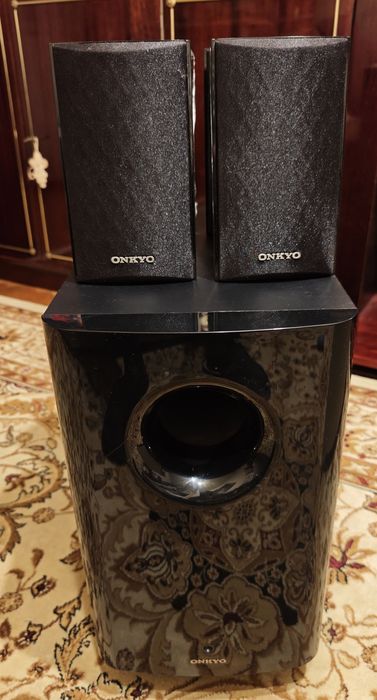 Boxe Magnat Motion 880 si sateliti Onkyo