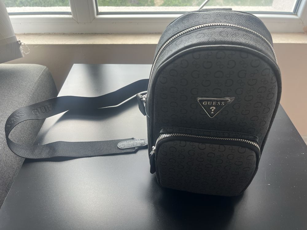 Чанта раница guess оригинална
