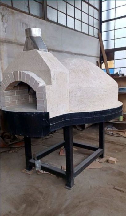 Cuptor pizza pe lemne