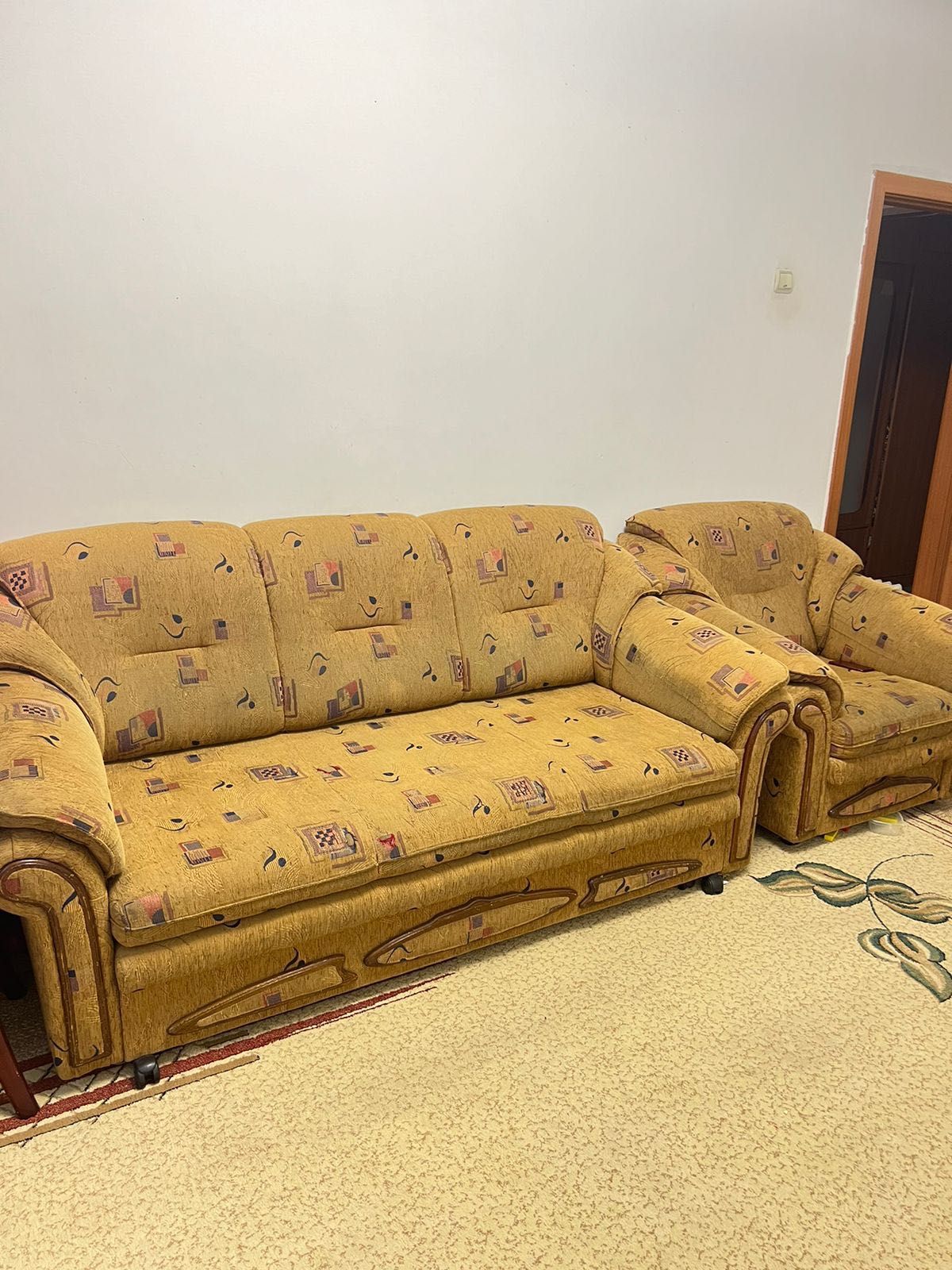 Продам диван с креслом