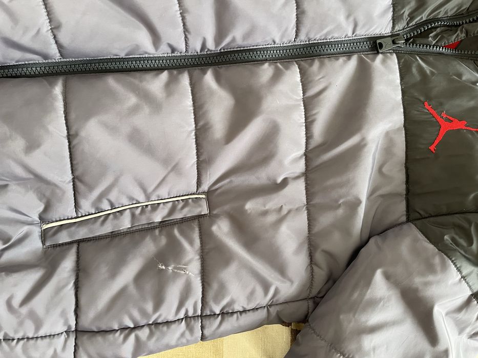 Продавам Jordan яке