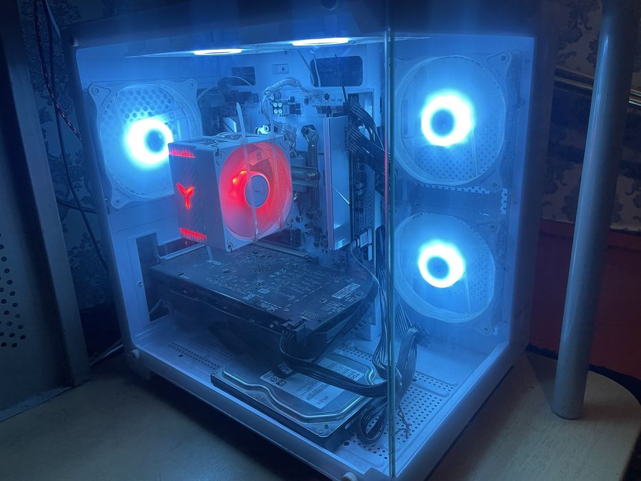 Игровой компьютер почти новый вместе с периферией