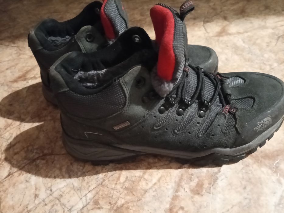 Продам ботинки зима.