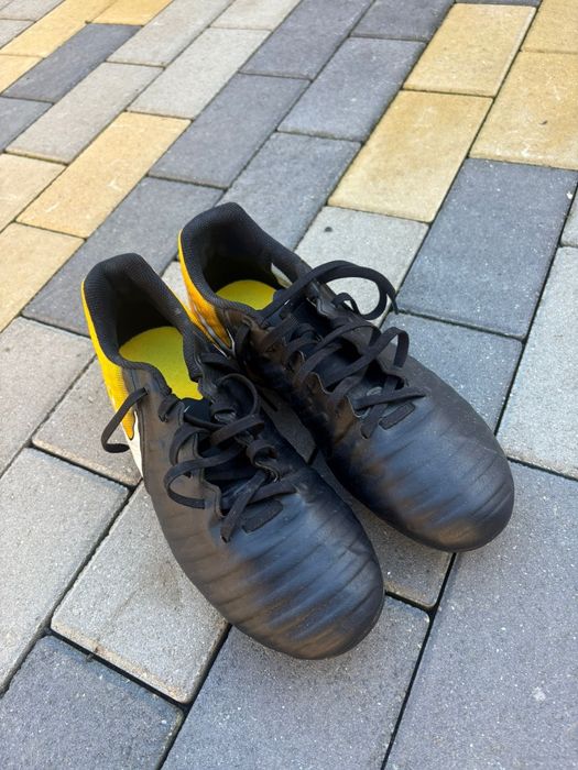 Vând Ghiete de Fotbal Nike Tempo