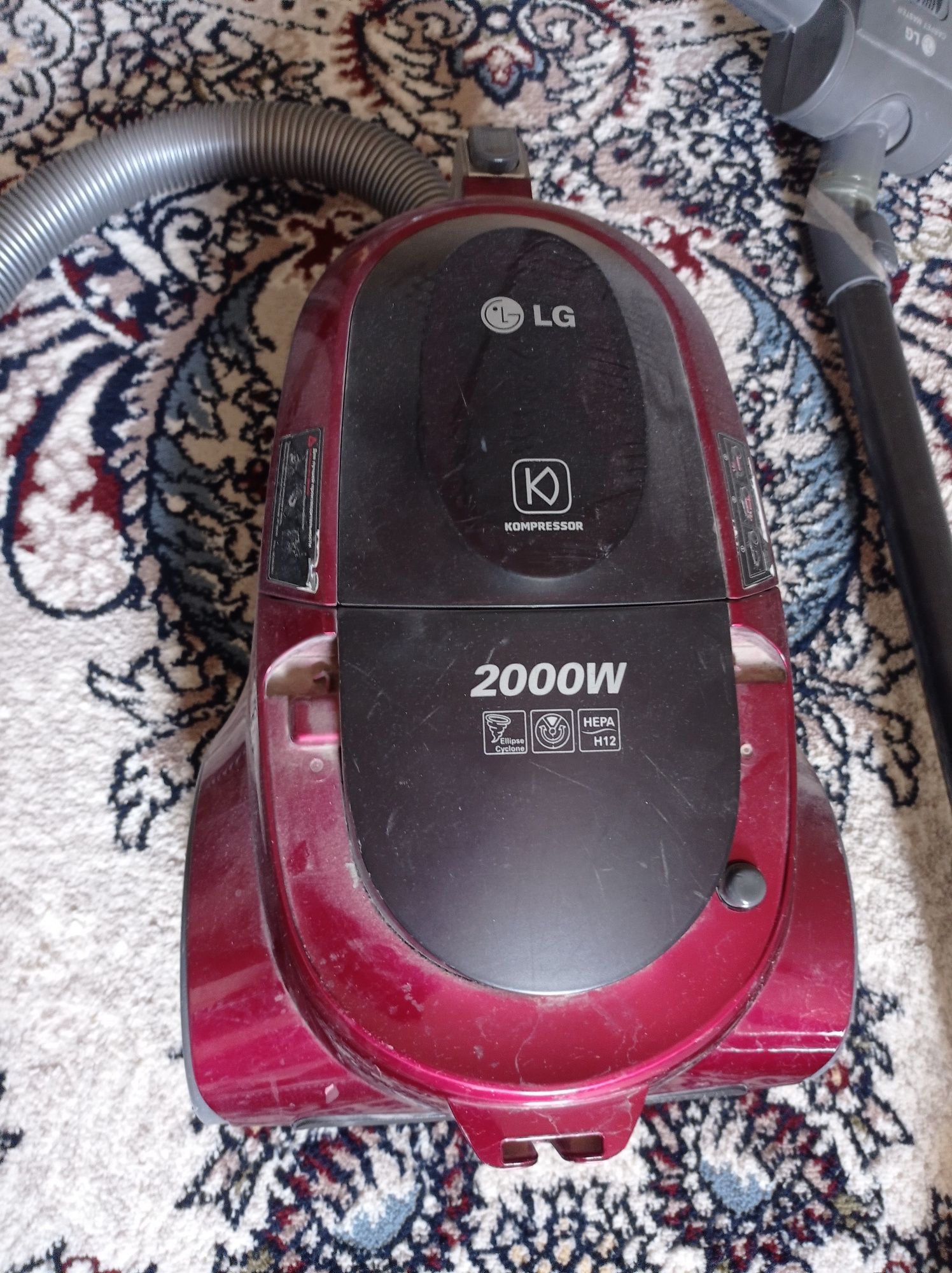 Пылесос LG в рабочем состоянии