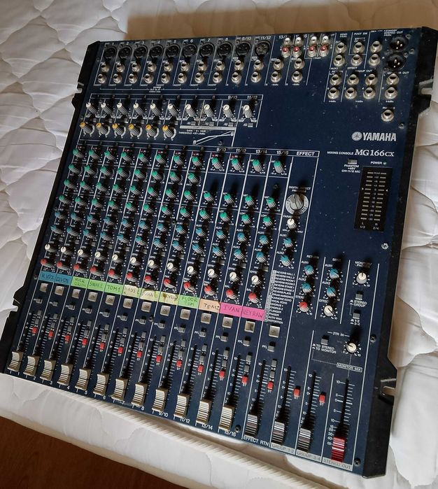 Смесителен пулт / миксер YAMAHA MG166CX USB/FX