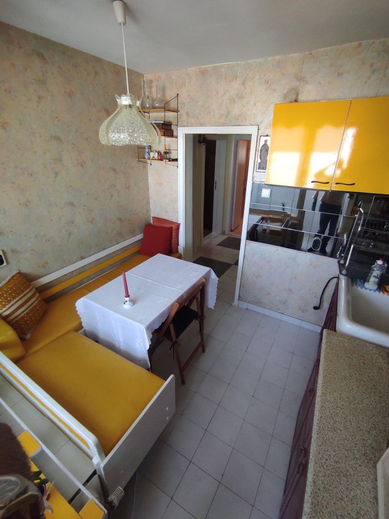 Продава се Двустаен апартамент в Бургас, Славейков - 69 кв.м за 1756 €/кв.м - Снимка #1