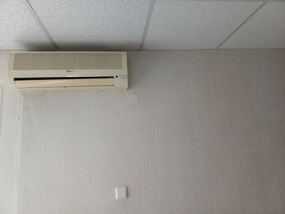 Продавам отлично работещ климатик 9-ка Midea MSG-09HR