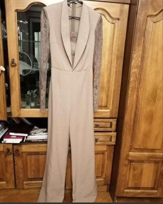 Oqshom libosi  klassik to'ylarga  bazmlarga kiysa boladi