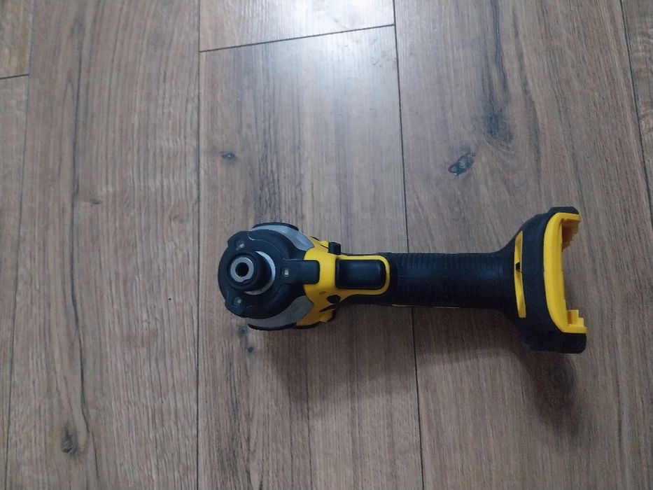 Bormasina impact dcf850