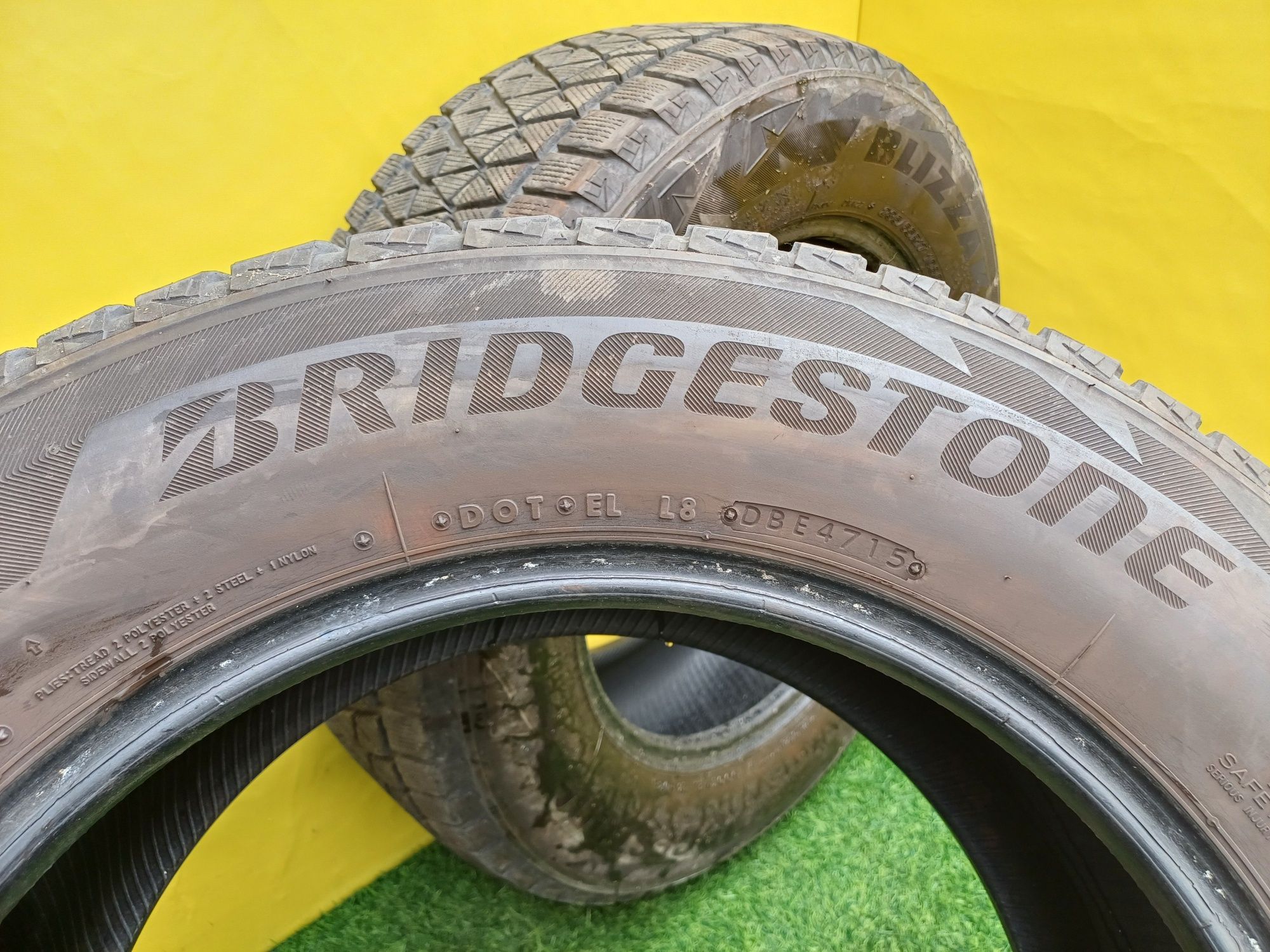 Шины 235/65 R17 Bridgestone пара.