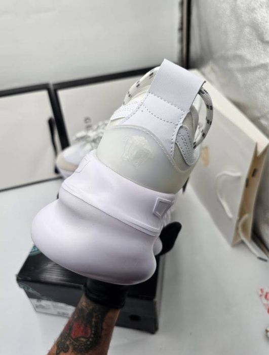 Versace Chain Reaction