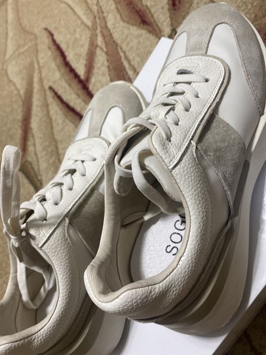 Женские кроссовки фирма SOGO