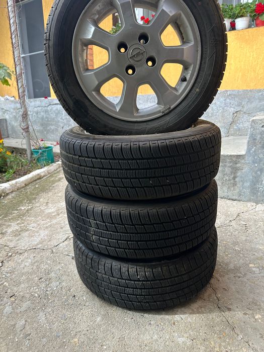 Vând set jante aliaj + cauciucuri iarnă Opel Astra 195/65/R15 DOT 2624