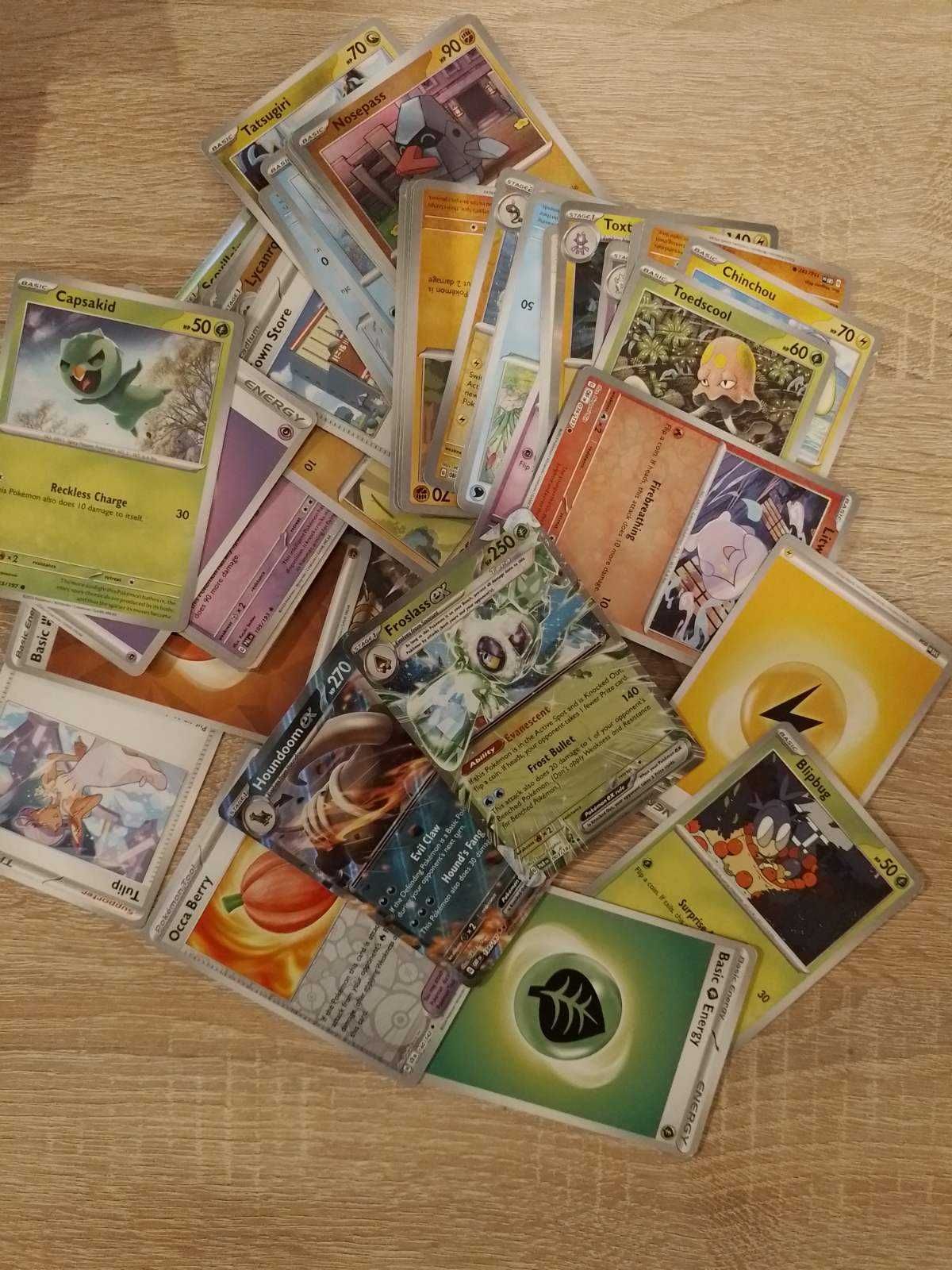 Обикновени и златни Pokemon карти