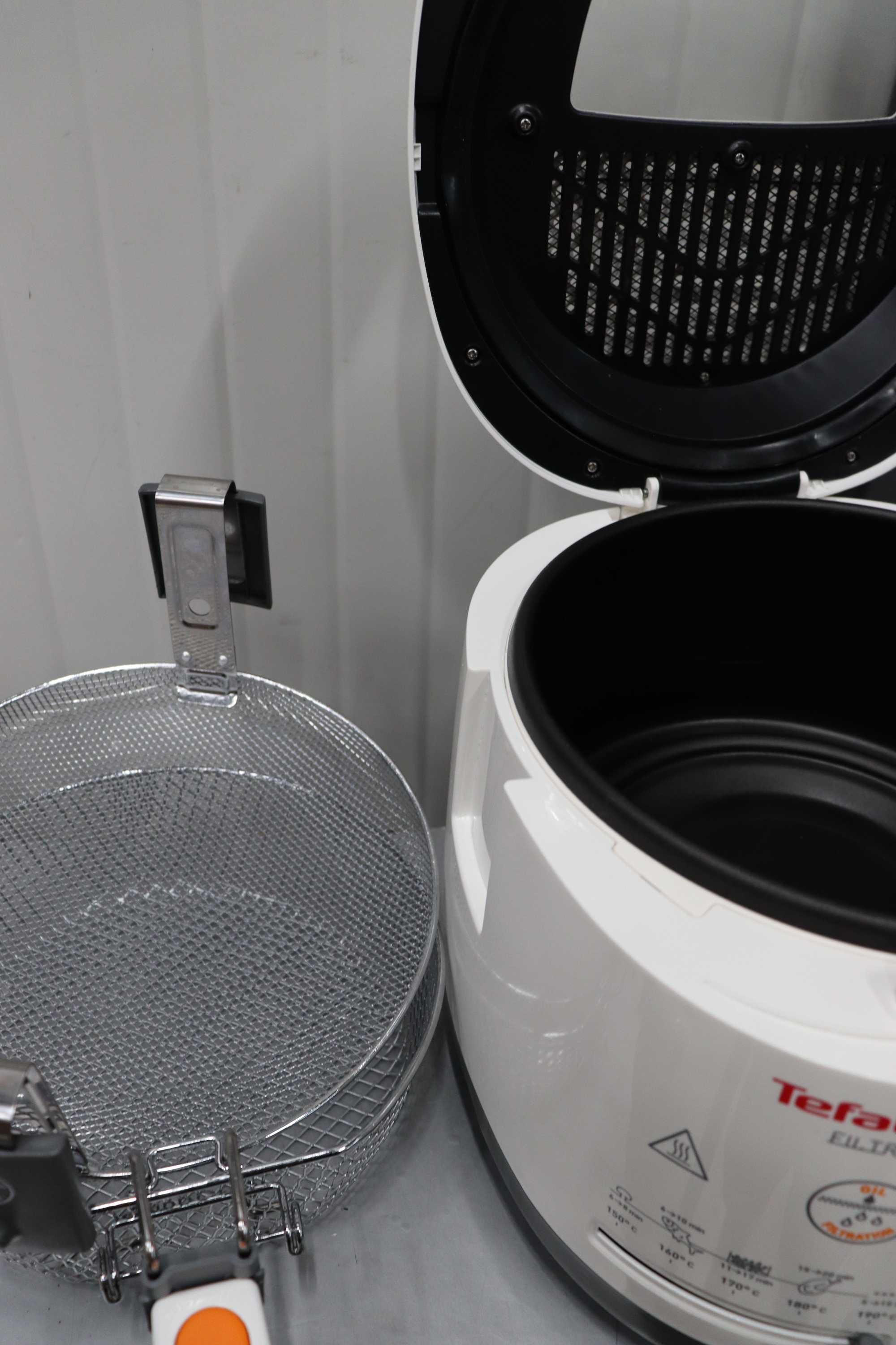 Фритюрник Tefal FF162131, Filtra One,вместимост 1,2кг,1900W