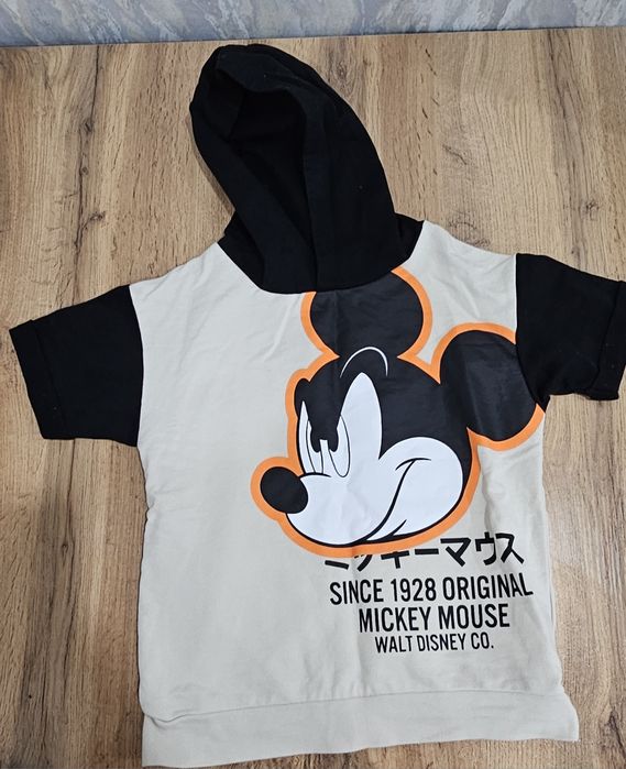 Спортивная футболка с капюшоном для детей 5-6 лет