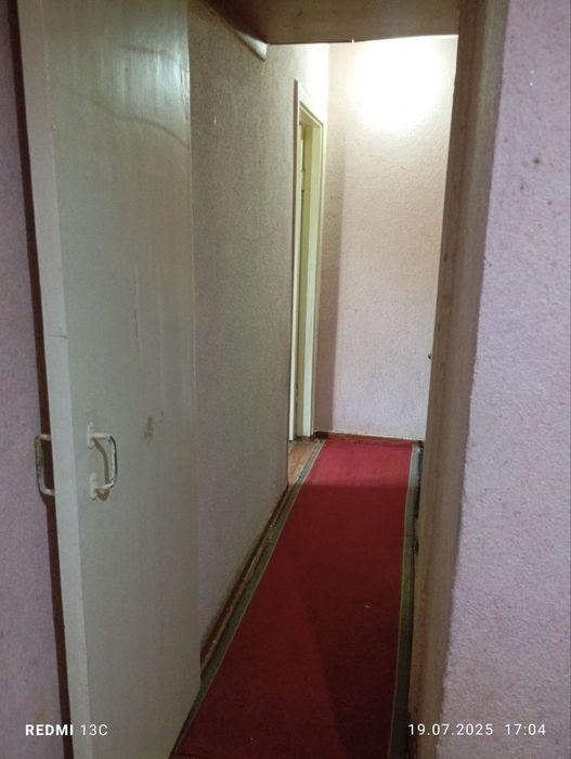 Чирчик пед институт олдида 1 хонали Уй ижарага берилади факат оилали