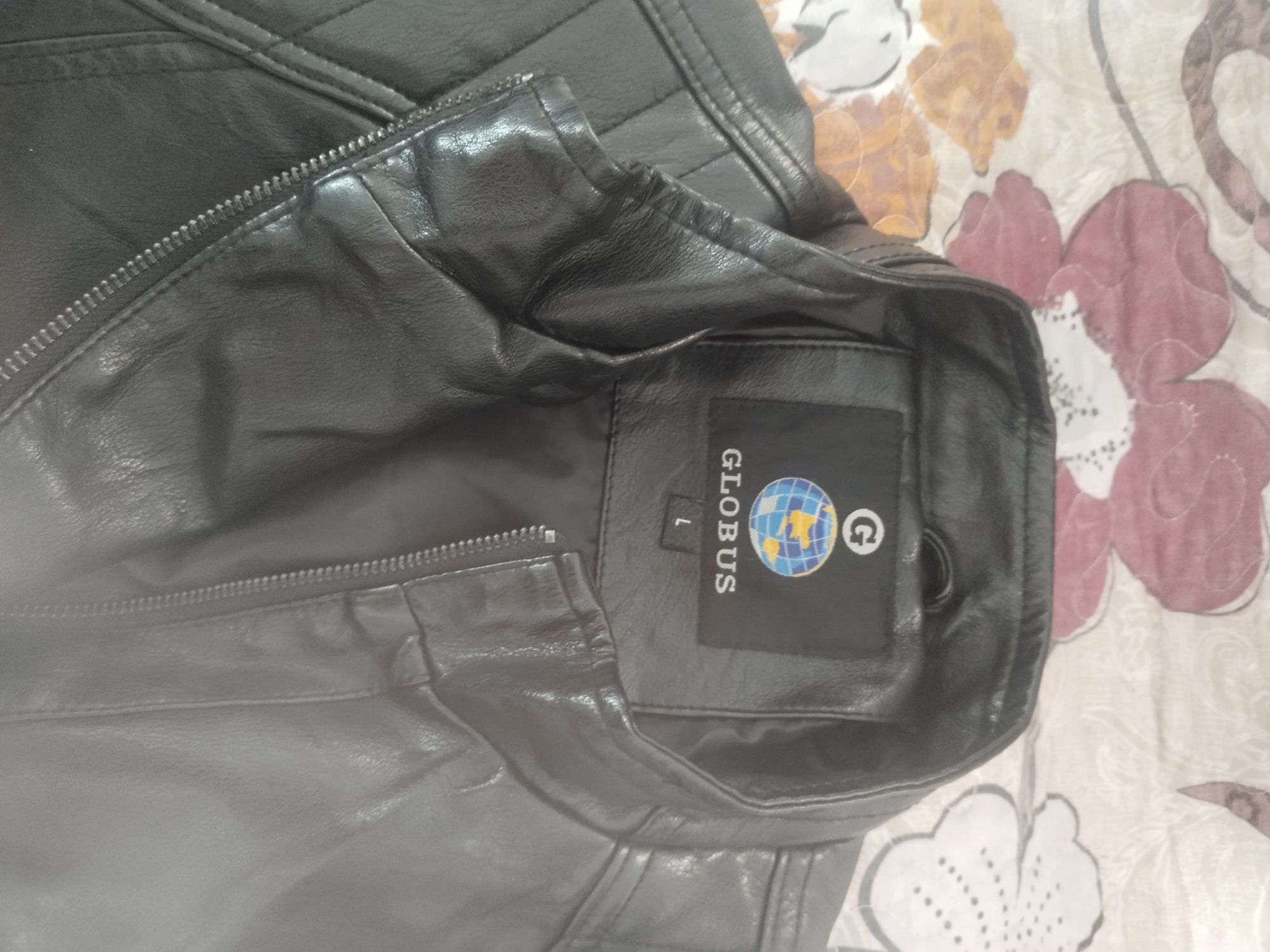 Продам кожанную куртку новая.
