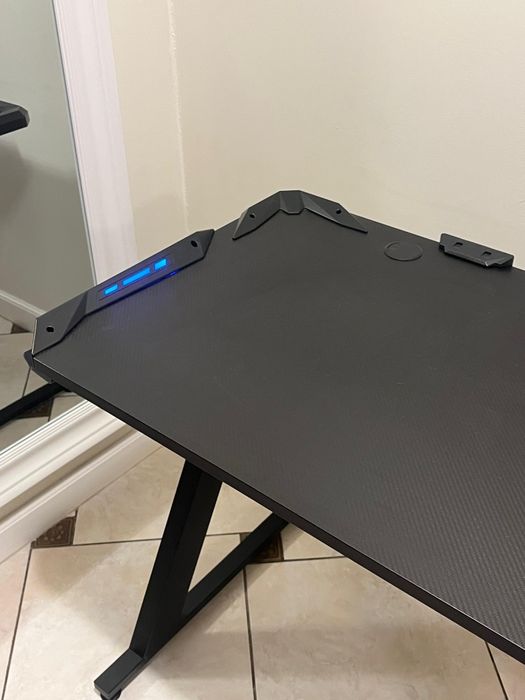 Birou gaming, negru, leduri