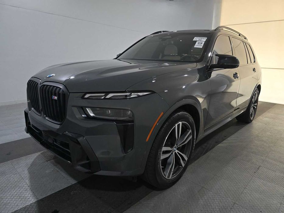 2025 BMW X7 M60i