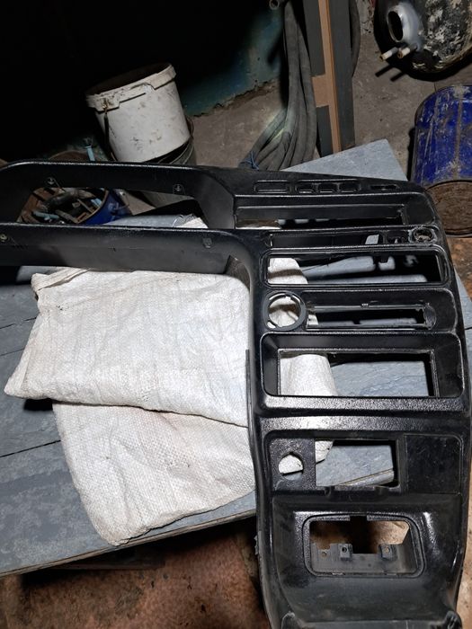 Продам консоль на ваз 2114