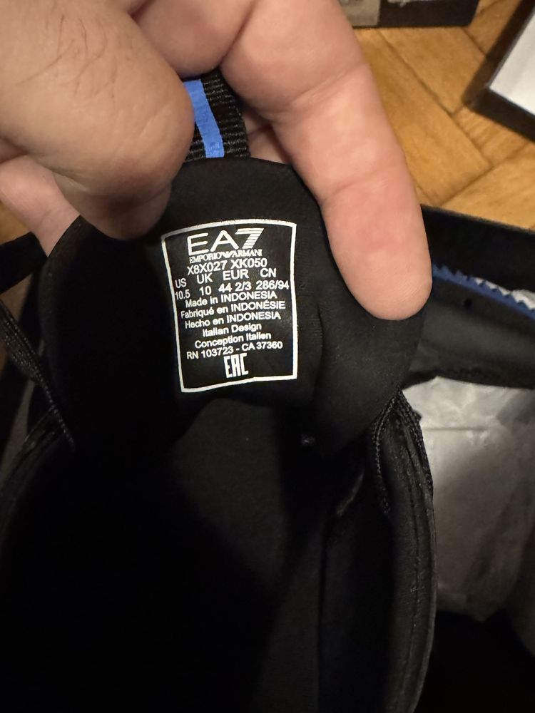 Продавам 2броя обувки/сникърси Boss и Emporio Armani