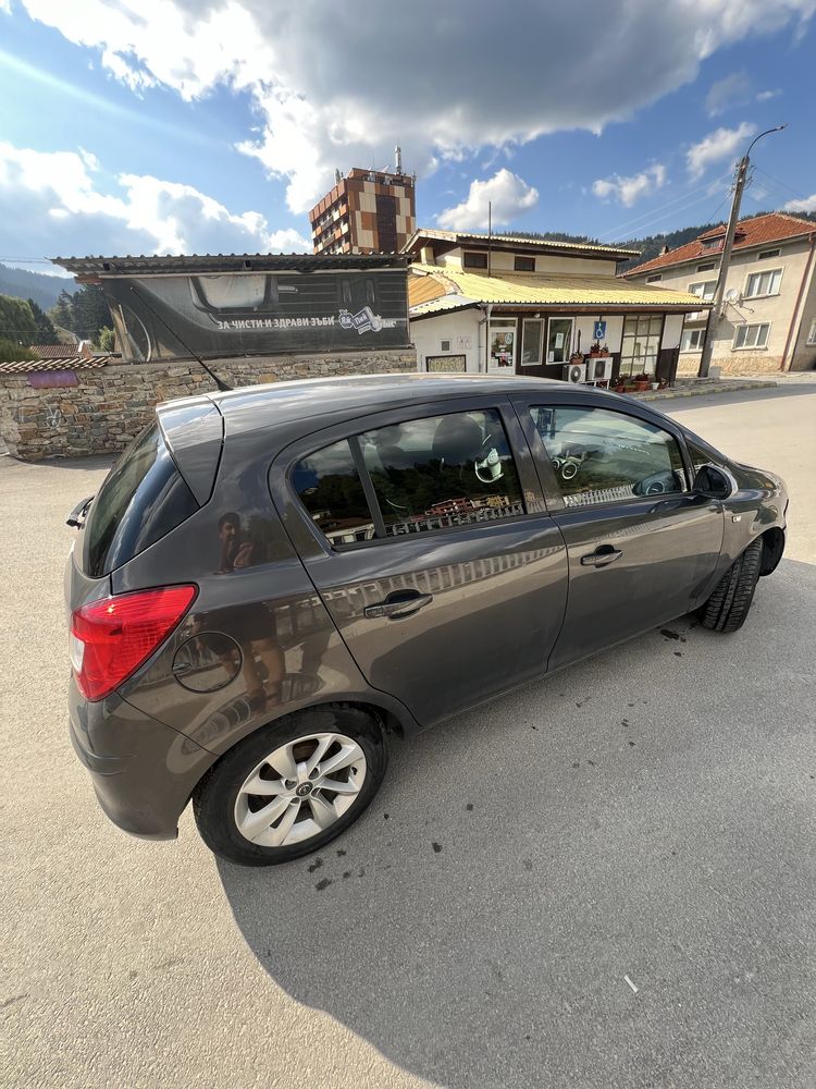 Opel Corsa 2014 заводска газ