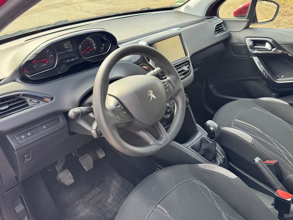 Peugeot 208 2015 Climatic Senzori parcare Navi LED