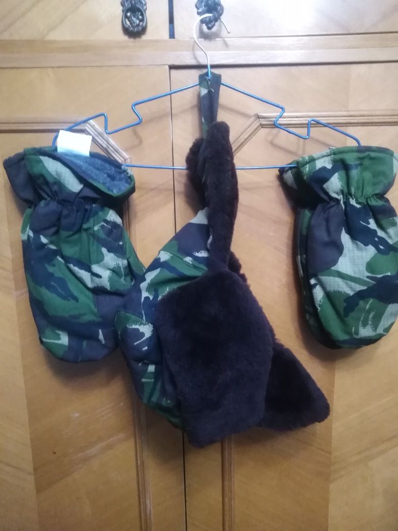 Căciulă iarnă camuflaj, mănuși camuflaj, centură, capelă