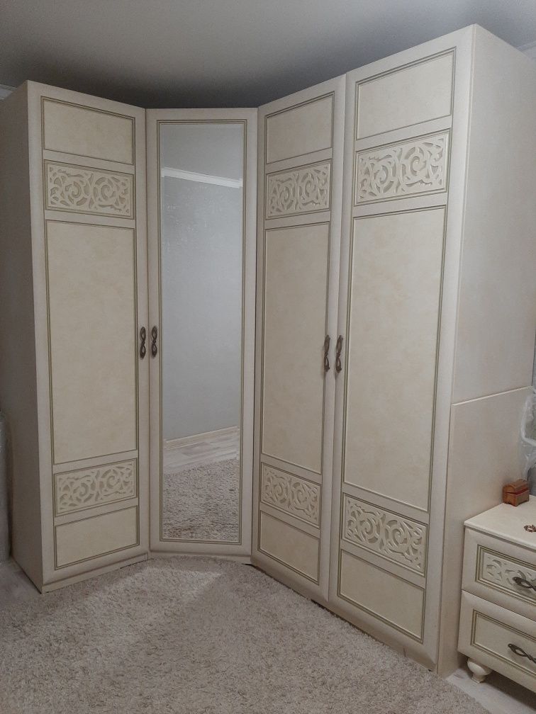 Продам спальный гарнитур Александрия белорусская мебель