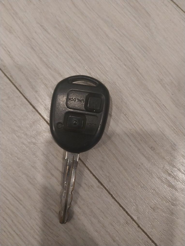 Оригинални ключове за Bmw Mercedes Vw Audi Toyota Nissan Mazda Renault