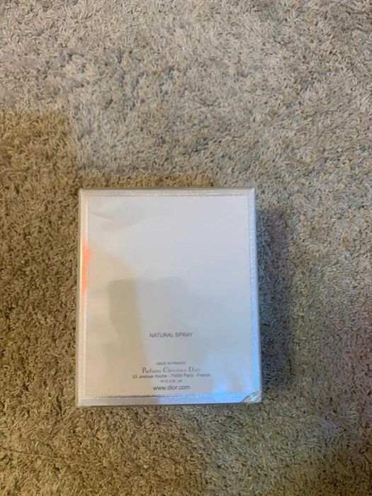 Miss Dior Nou, Sigilat