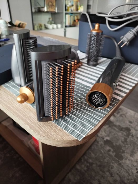 DYSON мултифункционална маша за коса 1300w