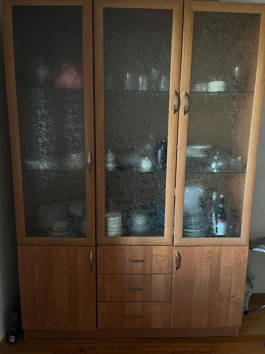 Продам сервант , б/у