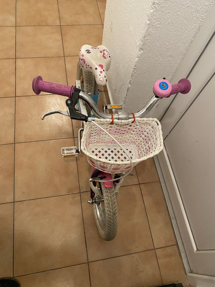 Bicicleta copii vartsta 4-6 ani, cu roti ajutatoare